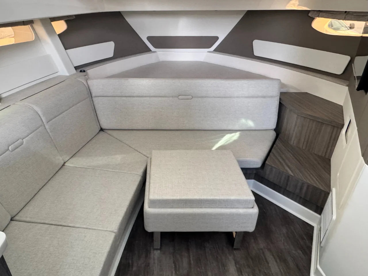 2026 Sea Ray Sundancer 370 Outboard 37.0 feet, Clearwater, Florida #25