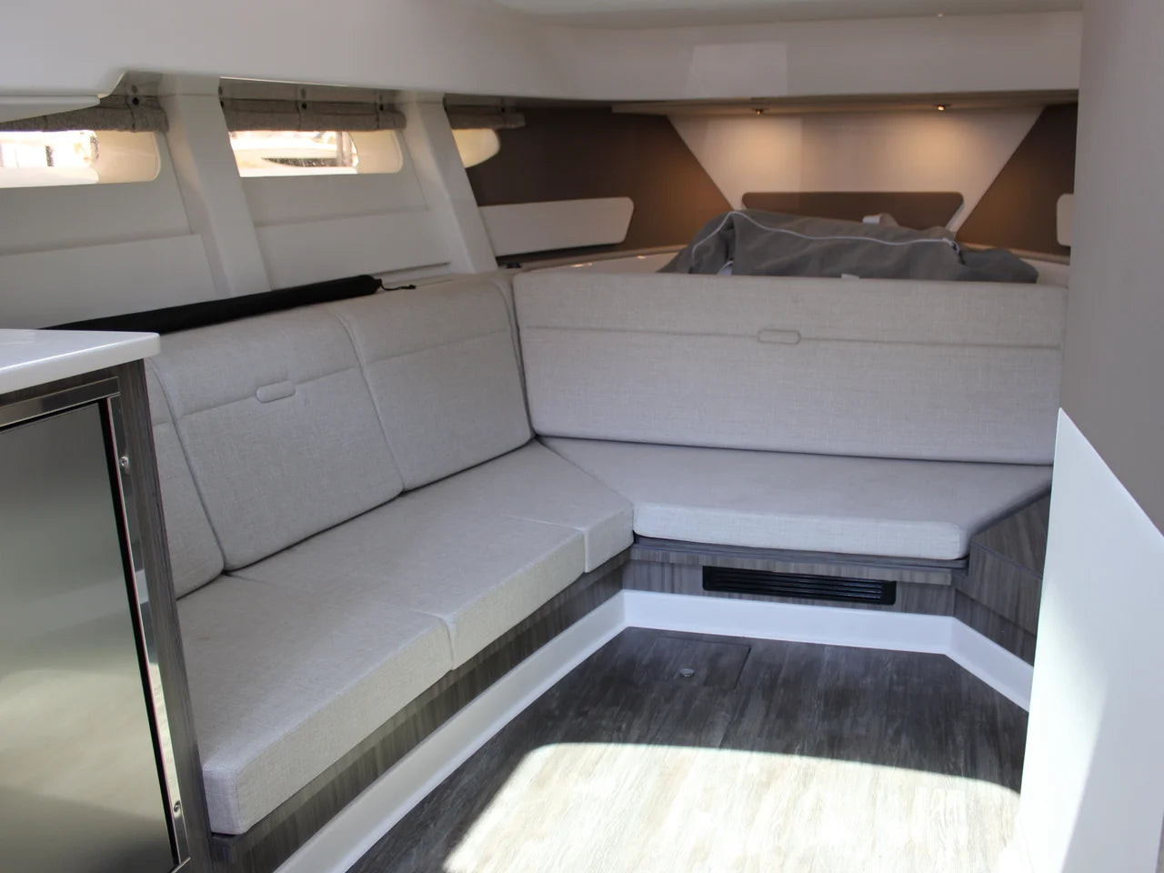 2026 Sea Ray Sundancer 370 Outboard 37.0 feet, Clearwater, Florida #45
