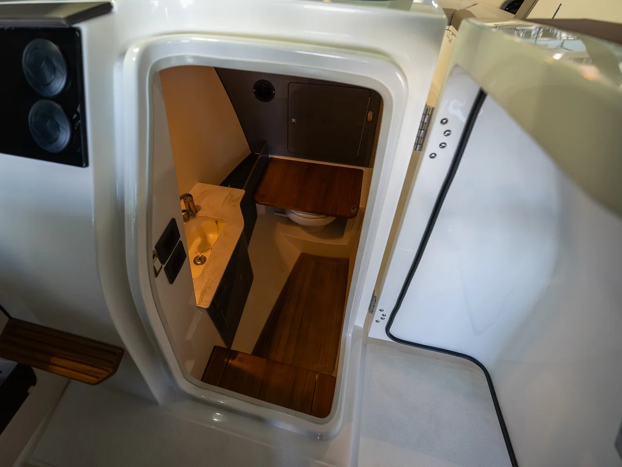 2026 Boston Whaler 330 Vantage 33.0 feet, Clearwater, Florida #33