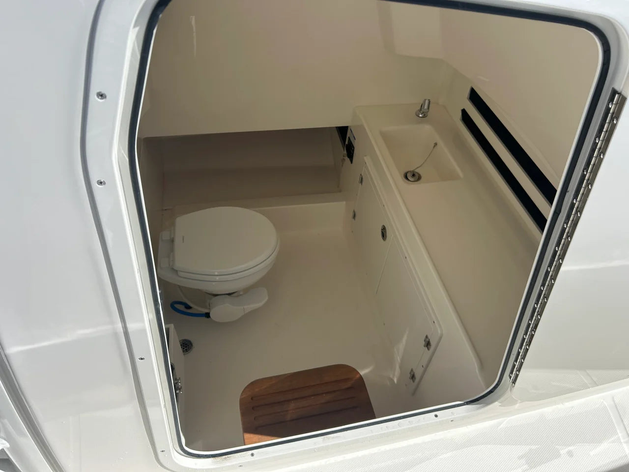 2026 Boston Whaler 330 Outrage 33.0 feet, Clearwater, Florida #32