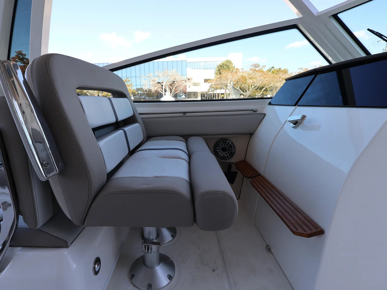 2026 Boston Whaler 330 Vantage 33.0 feet, Clearwater, Florida #20