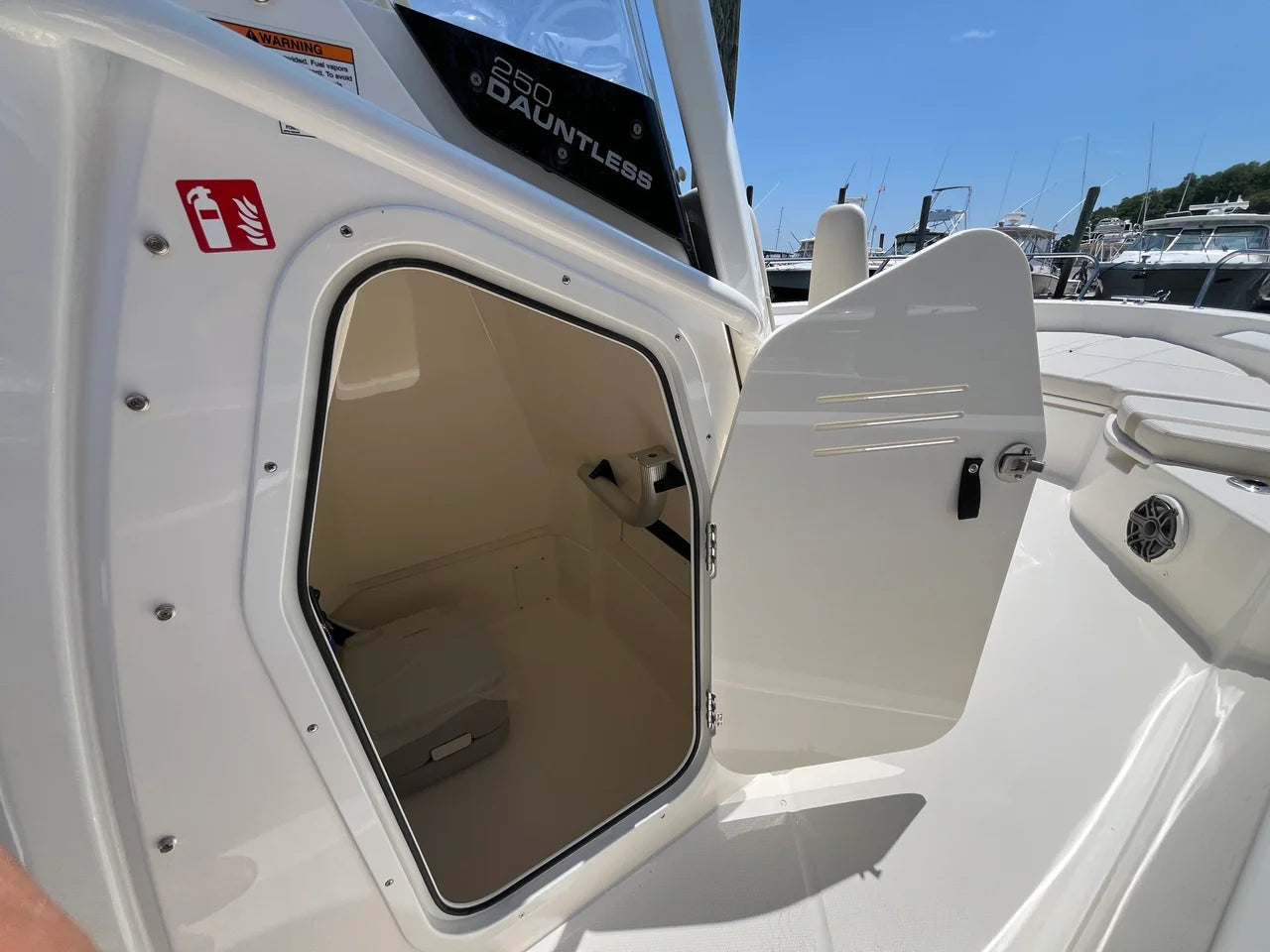 2026 Boston Whaler 250 Dauntless 25.0 feet, Clearwater, Florida #18