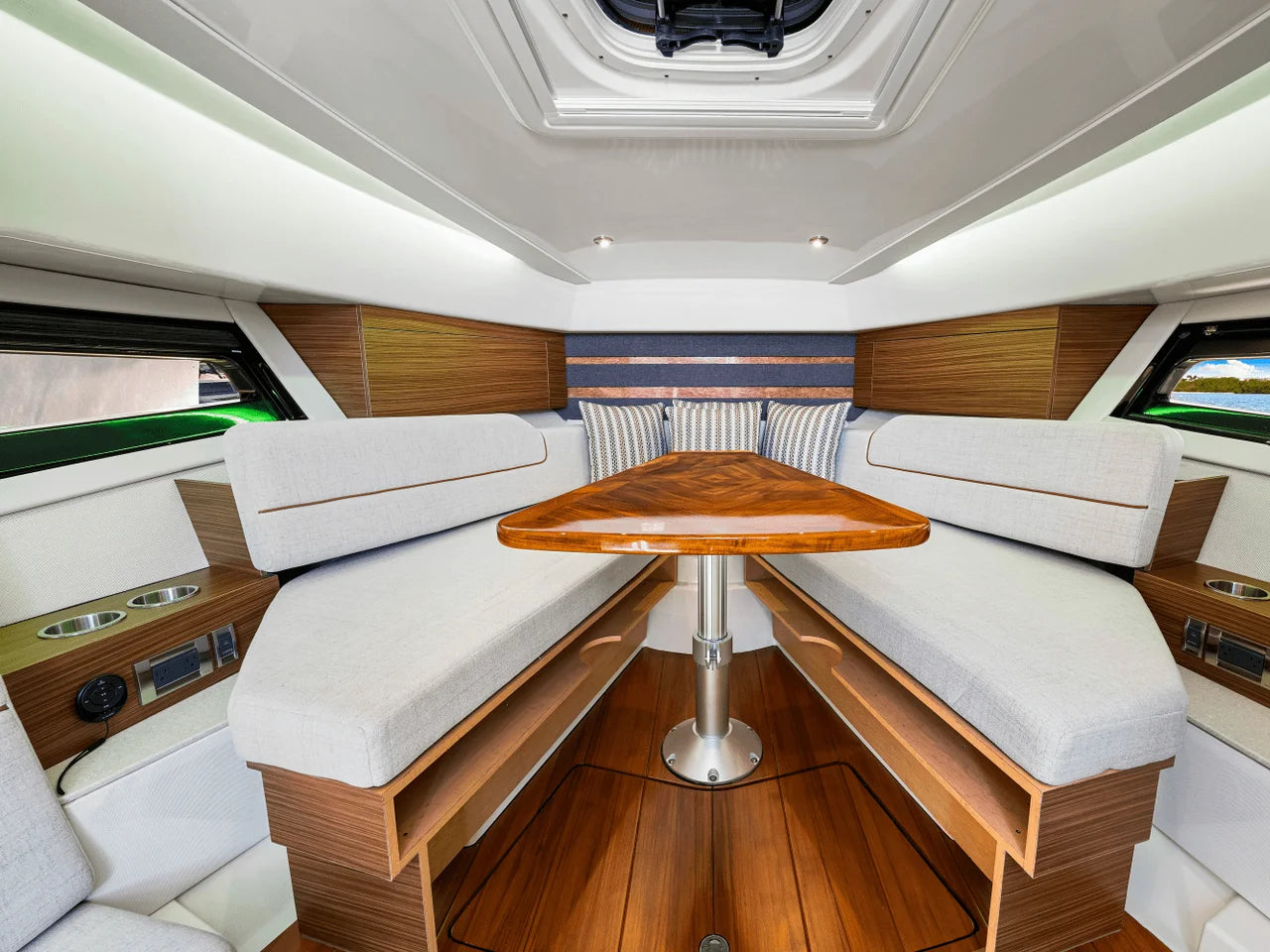 2025 Boston Whaler 365 Conquest 36.0 feet, Clearwater, Florida #57
