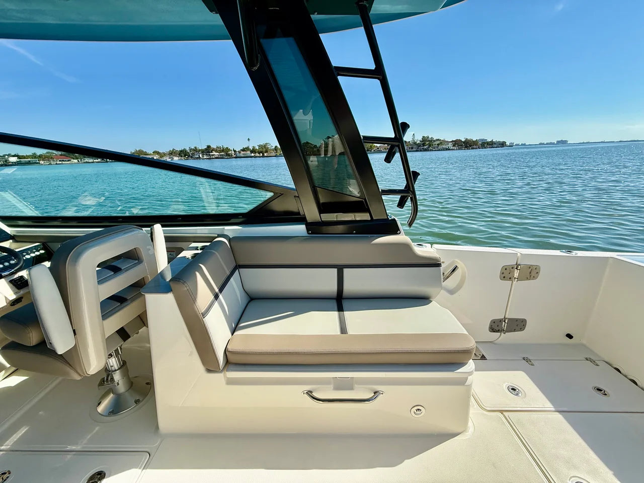2026 Boston Whaler 330 Vantage 33.0 feet, Clearwater, Florida #45