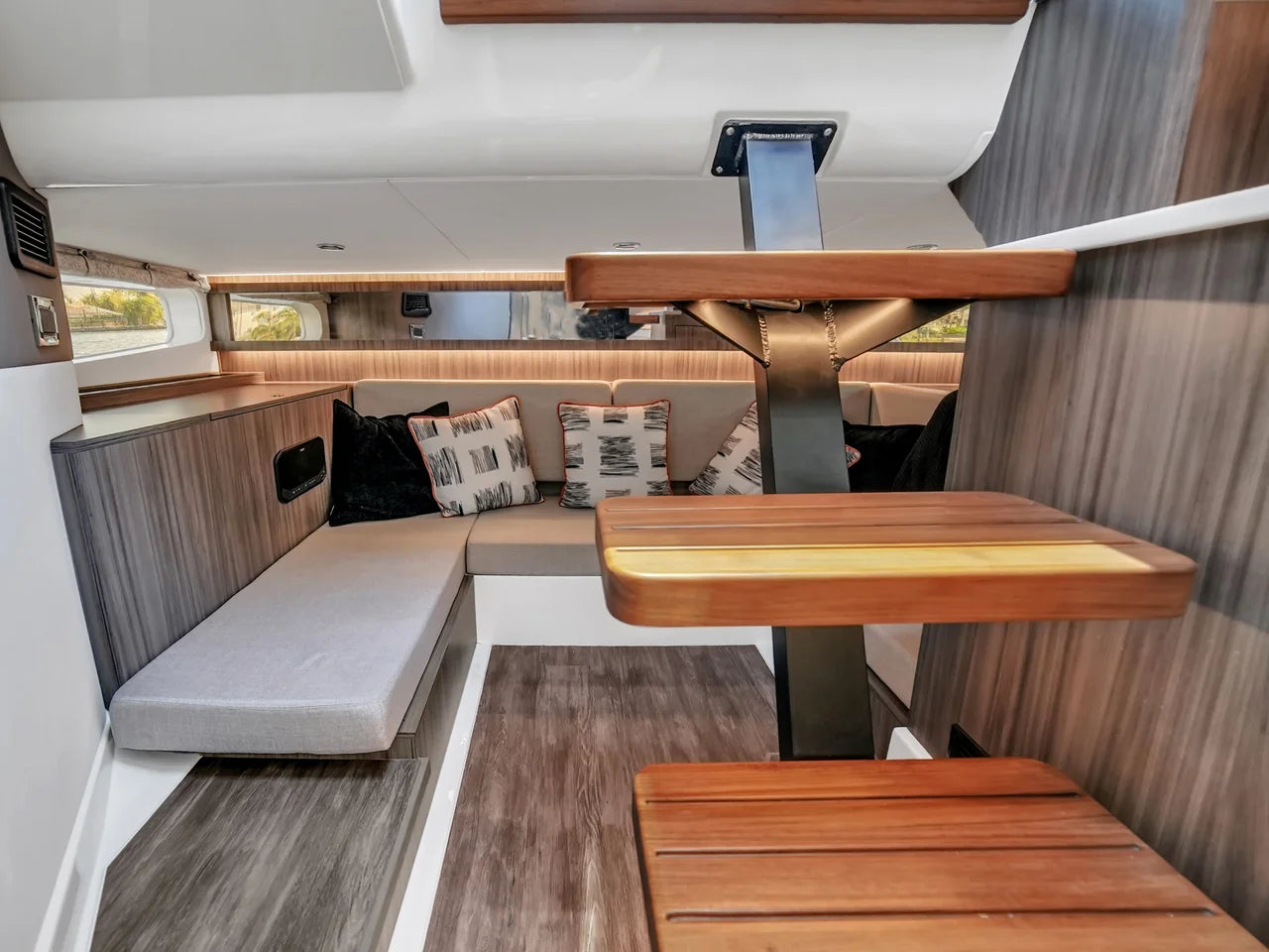 2026 Sea Ray Sundancer 370 Outboard 37.0 feet, Clearwater, Florida #32