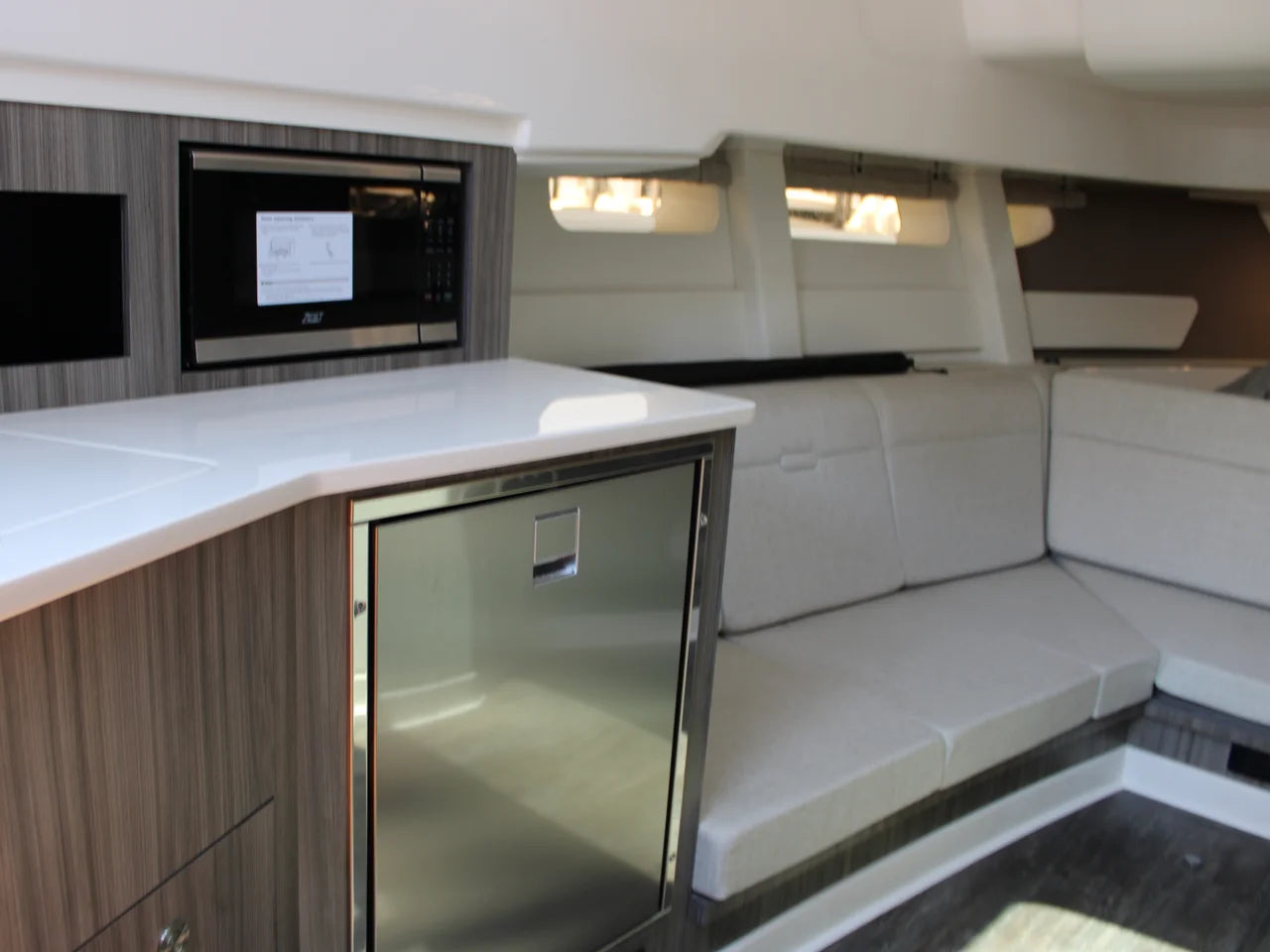 2026 Sea Ray Sundancer 370 Outboard 37.0 feet, Clearwater, Florida #44