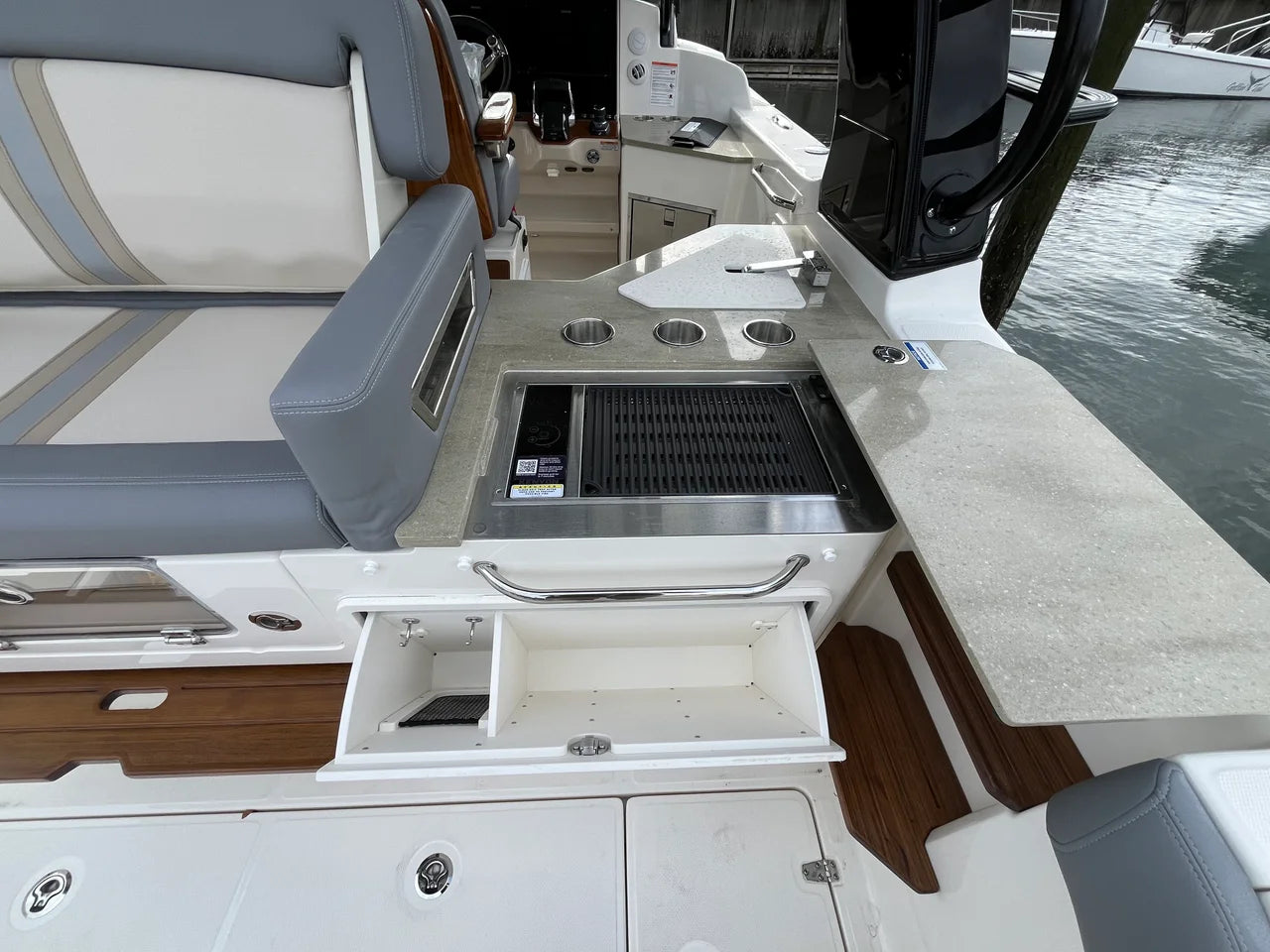 2026 Boston Whaler 350 Realm 35.0 feet, Clearwater, Florida #25