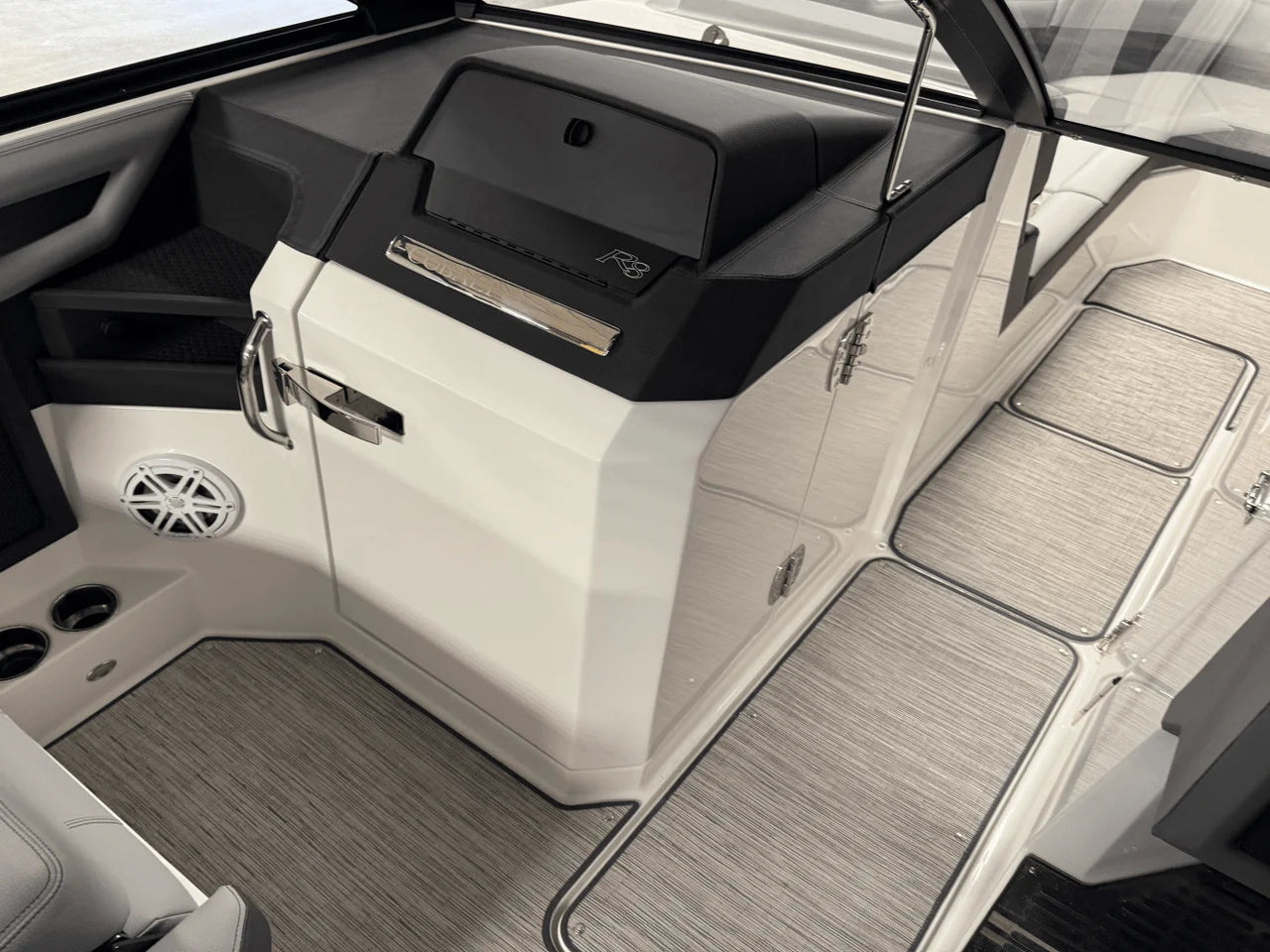2025 Cobalt R8 Outboard 28.0 feet, Crosslake, MN #76