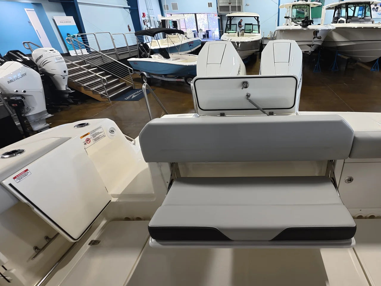 2026 Boston Whaler 330 Outrage 33.0 feet, Clearwater, Florida #11