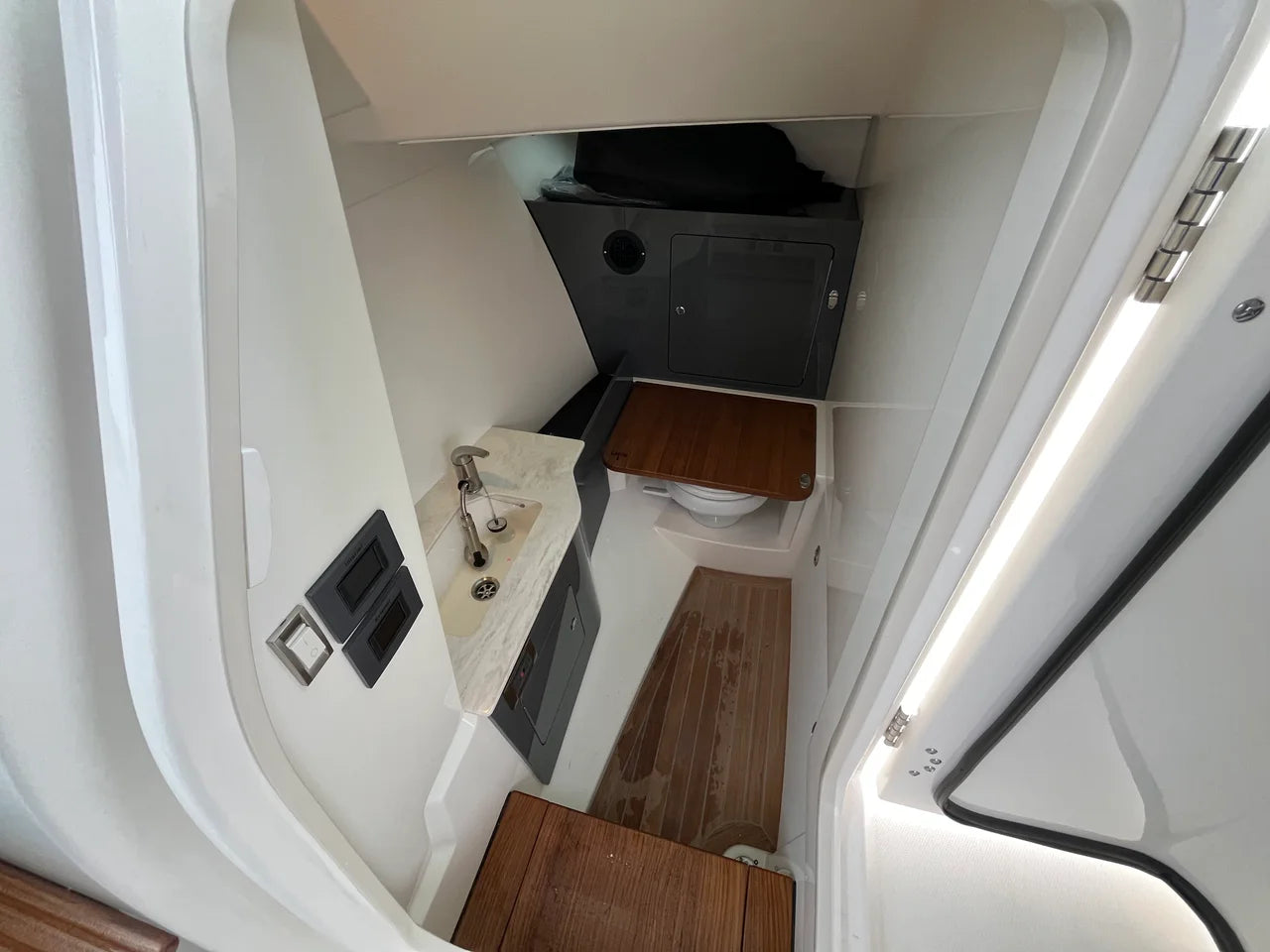 2026 Boston Whaler 330 Vantage 33.0 feet, Clearwater, Florida #31