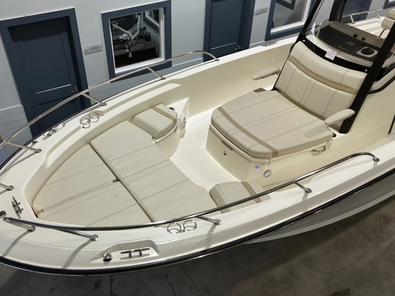 2026 Boston Whaler 250 Dauntless 25.0 feet, Clearwater, Florida #18