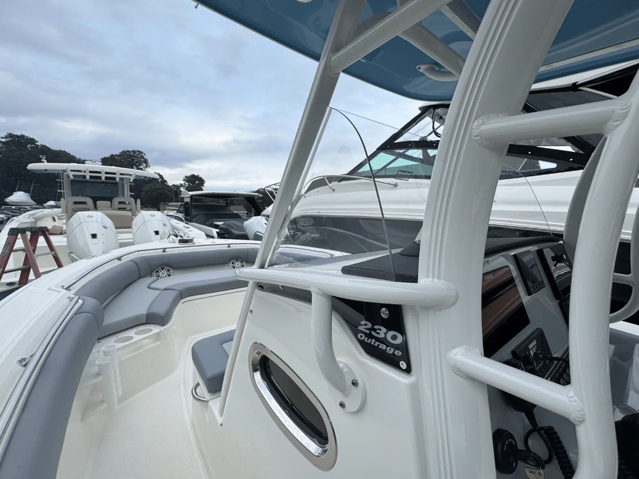 2026 Boston Whaler 230 Outrage 23.0 feet, Clearwater, Florida #32