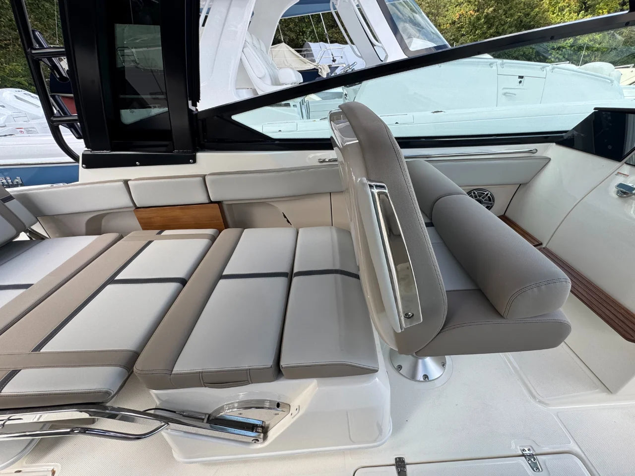 2026 Boston Whaler 330 Vantage 33.0 feet, Clearwater, Florida #13