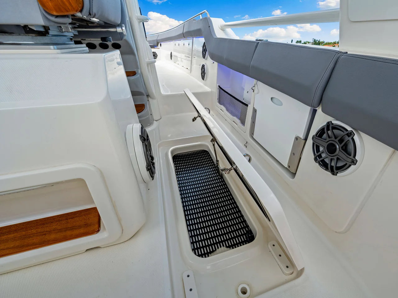 2025 Boston Whaler 420 Outrage 42.0 feet, Clearwater, Florida #20
