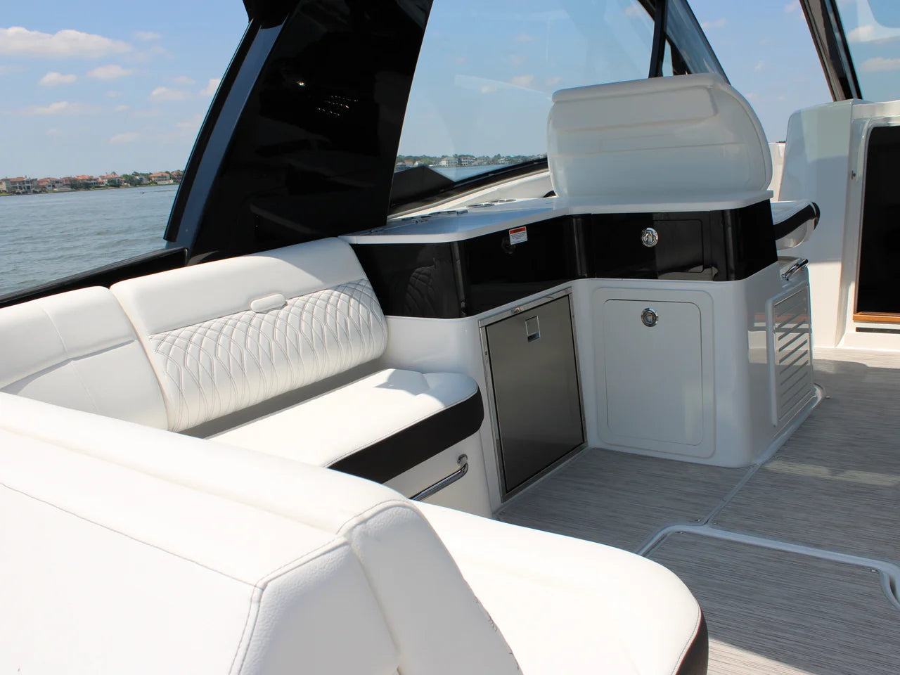 2026 Sea Ray Sundancer 370 Outboard 37.0 feet, Clearwater, Florida #82