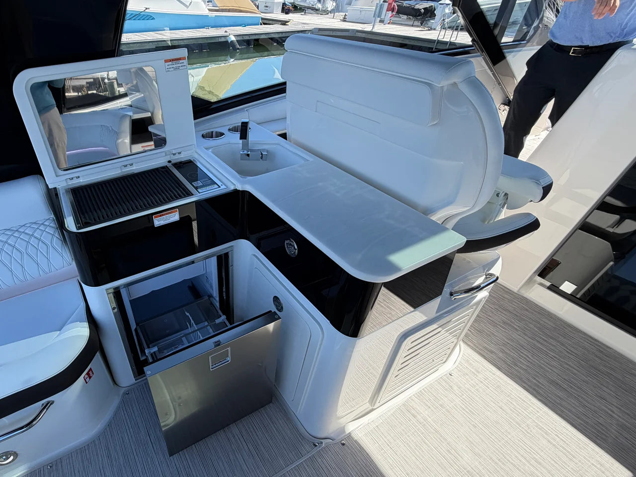 2026 Sea Ray Sundancer 370 Outboard 37.0 feet, Clearwater, Florida #18