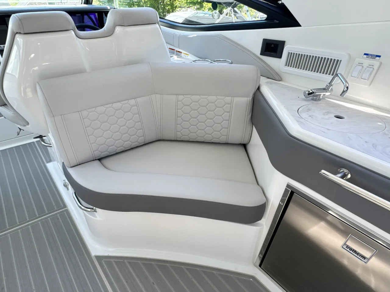 2026 Sea Ray Sundancer 320 Outboard 32.0 feet, Clearwater, Florida #20