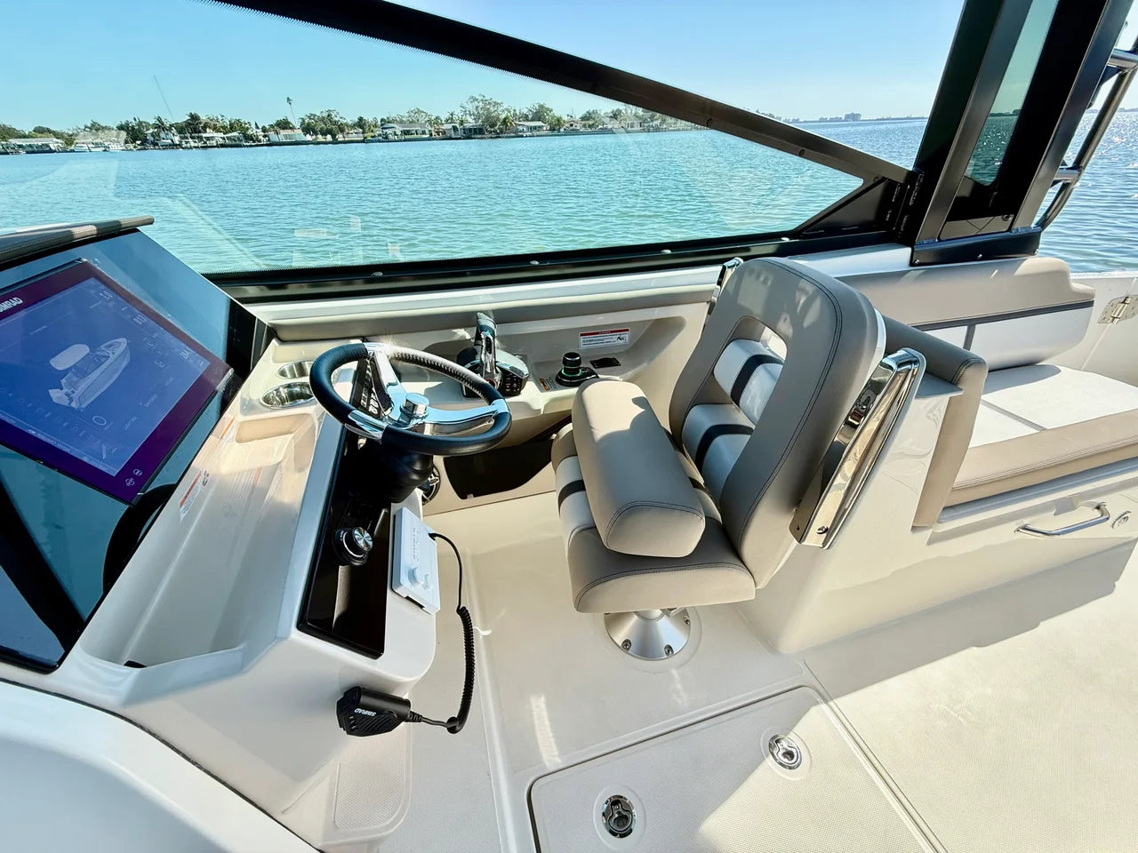 2026 Boston Whaler 330 Vantage 33.0 feet, Clearwater, Florida #53