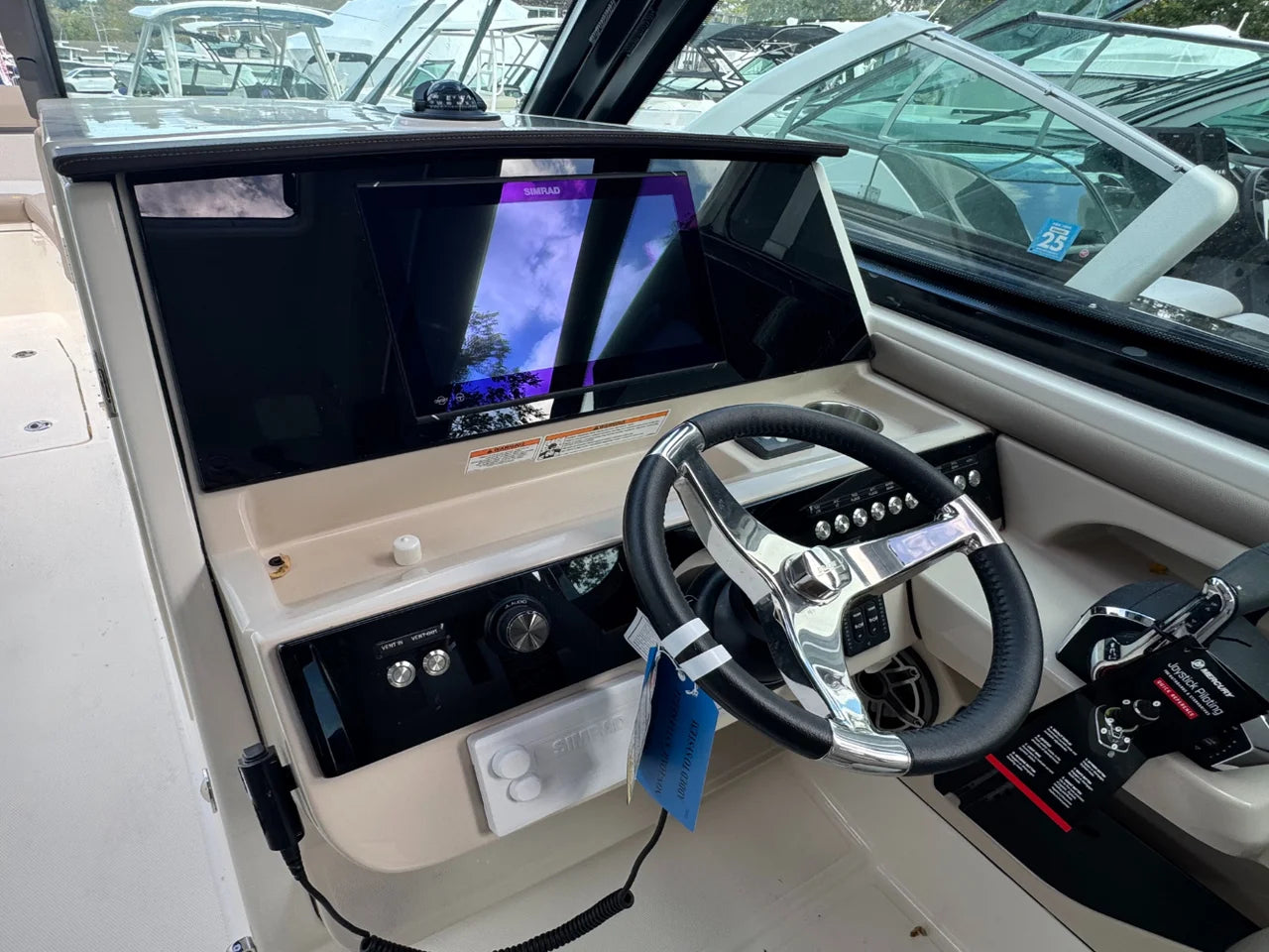 2026 Boston Whaler 330 Vantage 33.0 feet, Clearwater, Florida #17