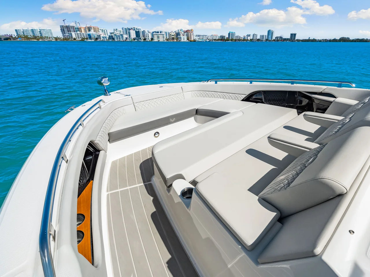 2026 Sea Ray Sundancer 370 Outboard 37.0 feet, Clearwater, Florida #52