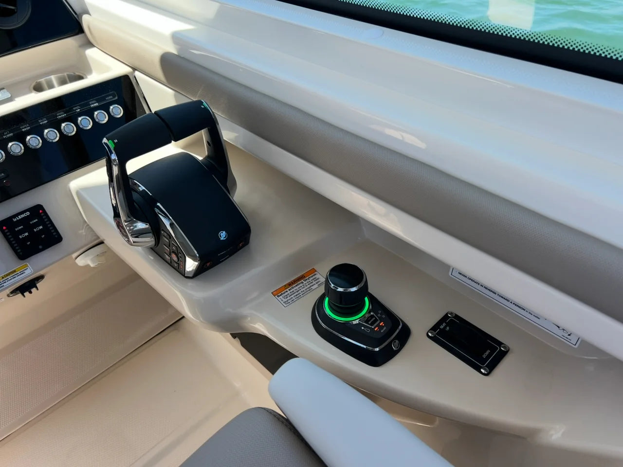 2026 Boston Whaler 330 Vantage 33.0 feet, Clearwater, Florida #23