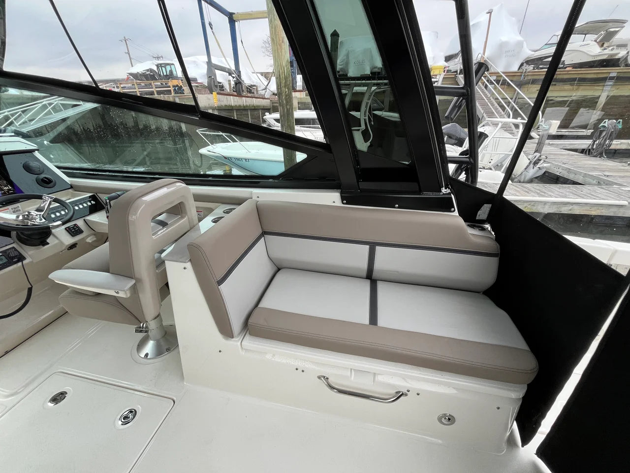 2026 Boston Whaler 330 Vantage 33.0 feet, Clearwater, Florida #24