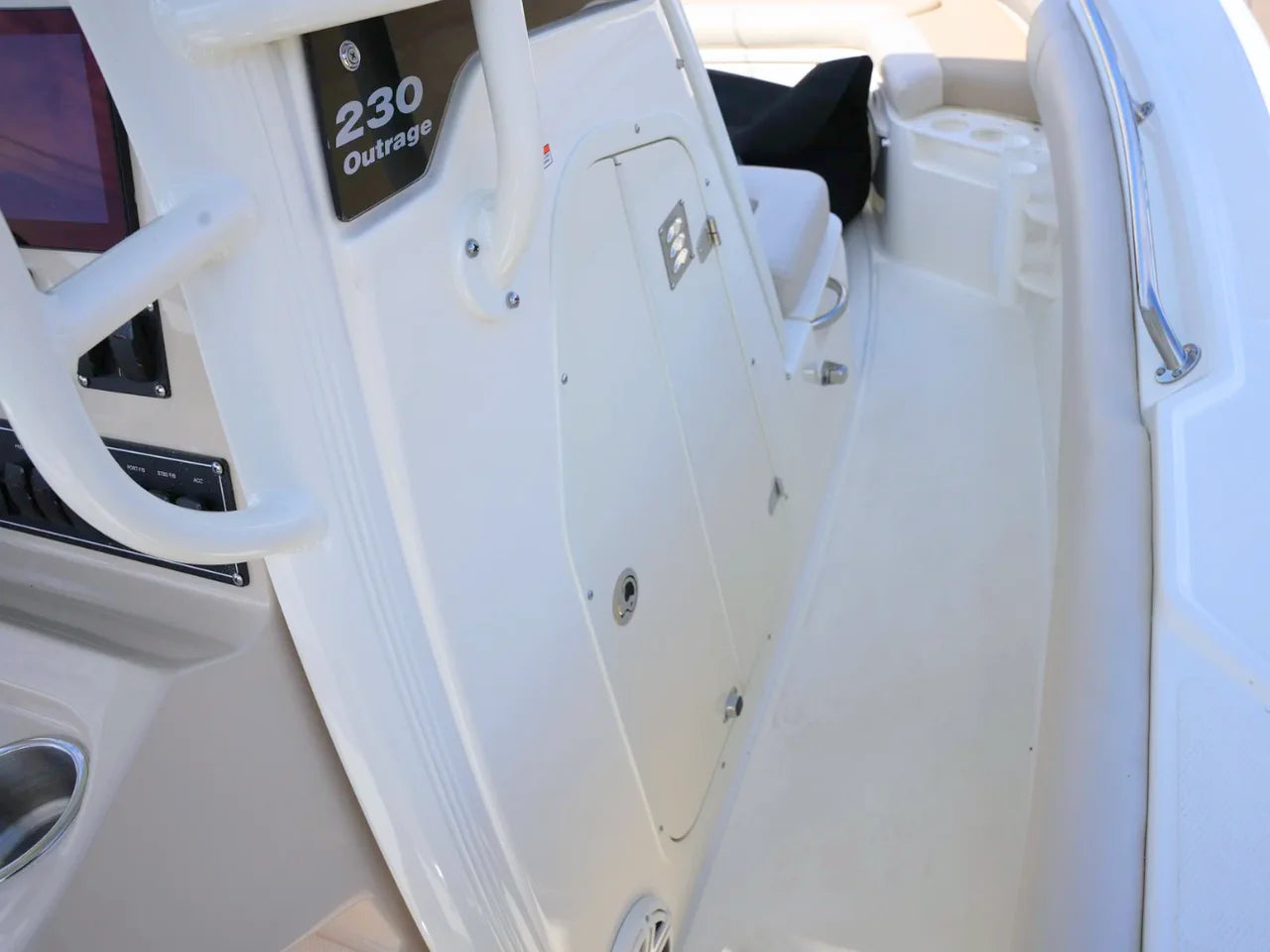 2026 Boston Whaler 230 Outrage 23.0 feet, Clearwater, Florida #17