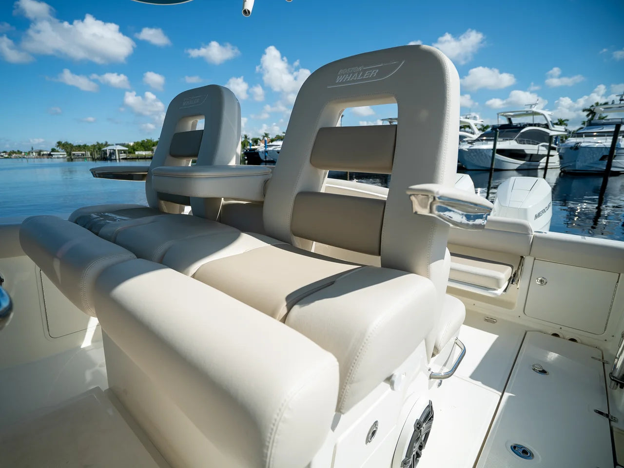 2026 Boston Whaler 330 Outrage 33.0 feet, Clearwater, Florida #12