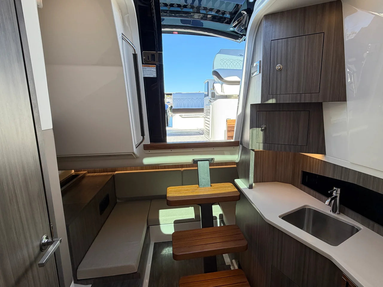 2026 Sea Ray Sundancer 370 Outboard 37.0 feet, Clearwater, Florida #33