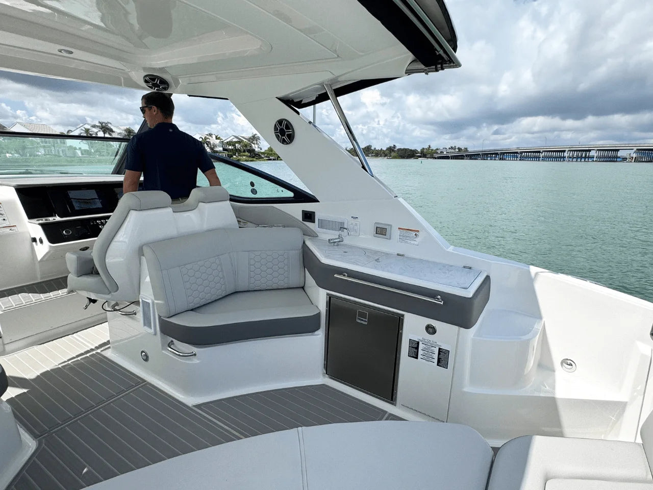 2026 Sea Ray Sundancer 320 Outboard 32.0 feet, Clearwater, Florida #14