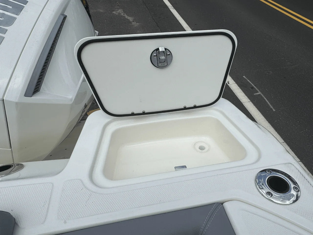 2026 Boston Whaler 250 Outrage 25.0 feet, Clearwater, Florida #12