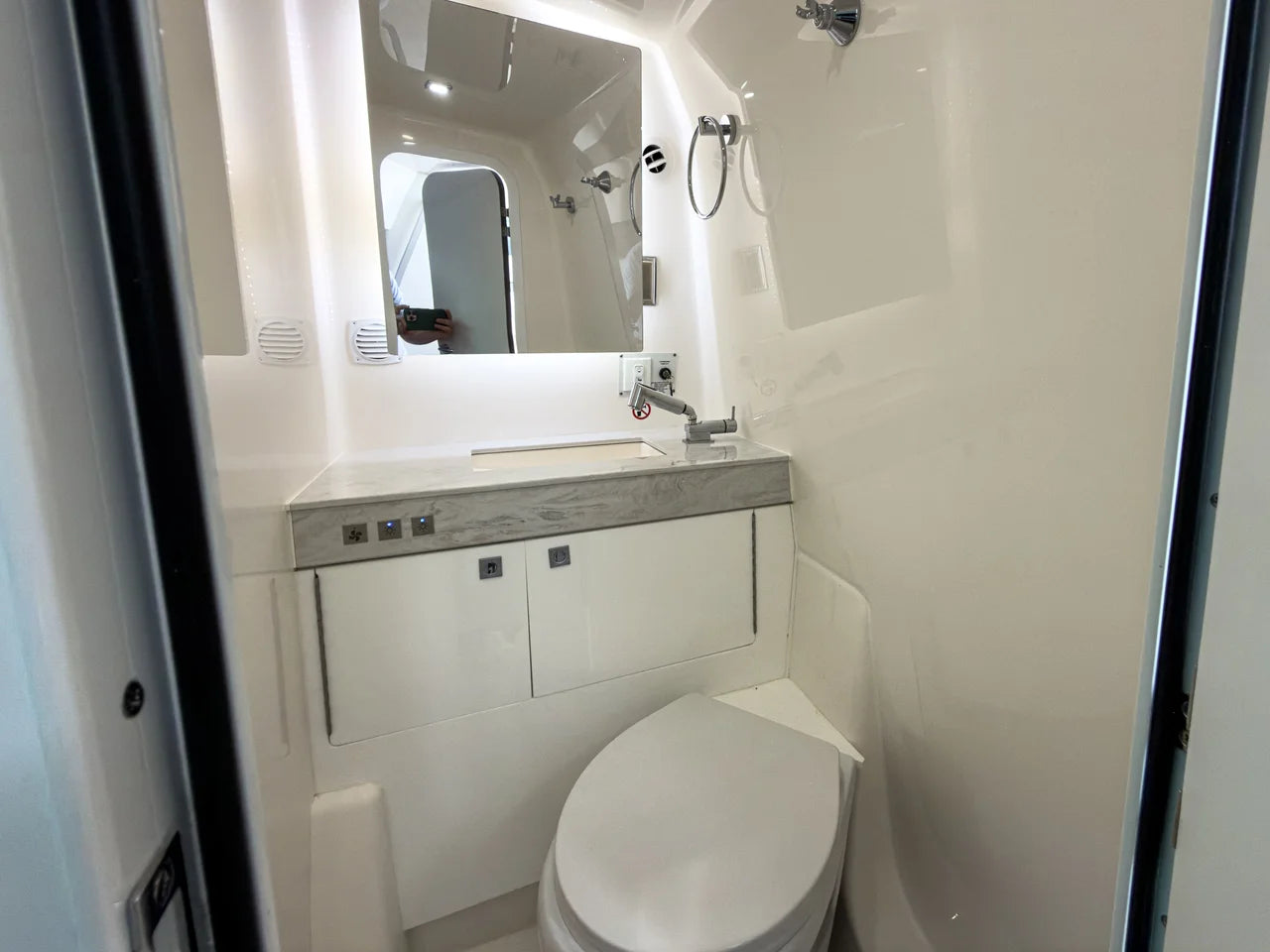 2025 Aviara AV40 Outboard 40.0 feet, Clearwater, Florida #25