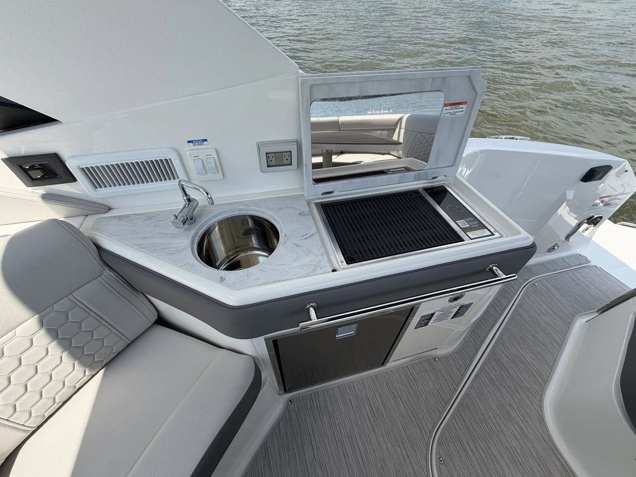 2026 Sea Ray Sundancer 320 Outboard 32.0 feet, Clearwater, Florida #54