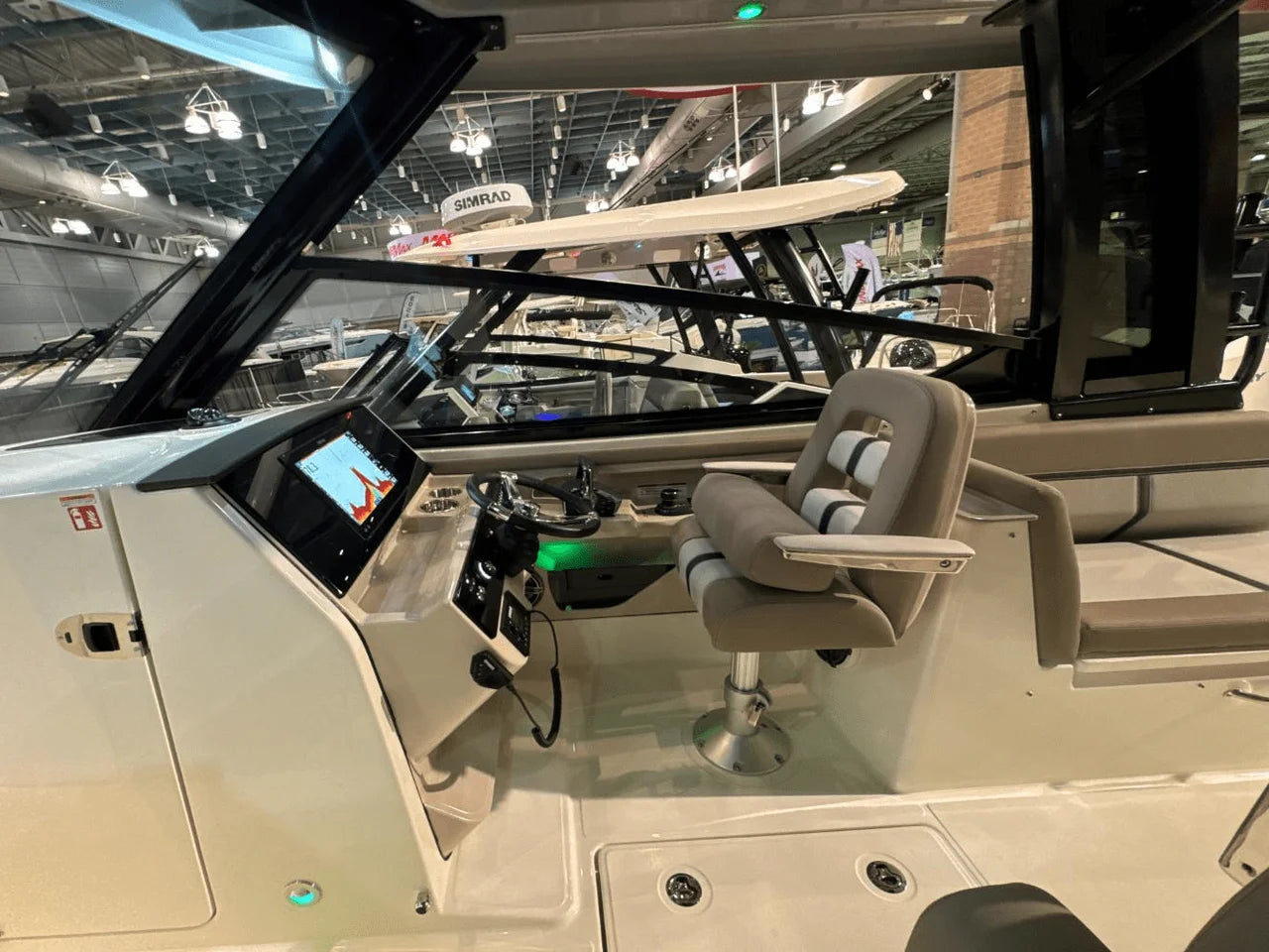 2025 Boston Whaler 330 Vantage 33.0 feet, Clearwater, Florida #18