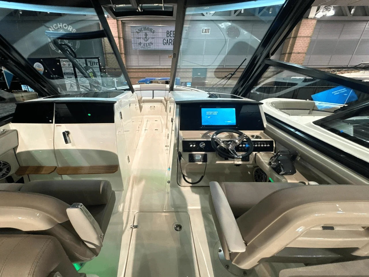 2025 Boston Whaler 330 Vantage 33.0 feet, Clearwater, Florida #17