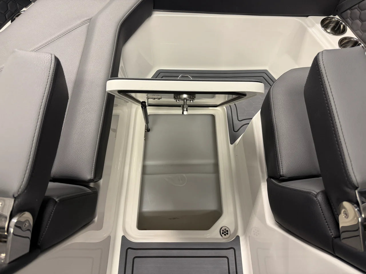 2026 Cobalt R6 SURF 26.0 feet, Clearwater, Florida #99