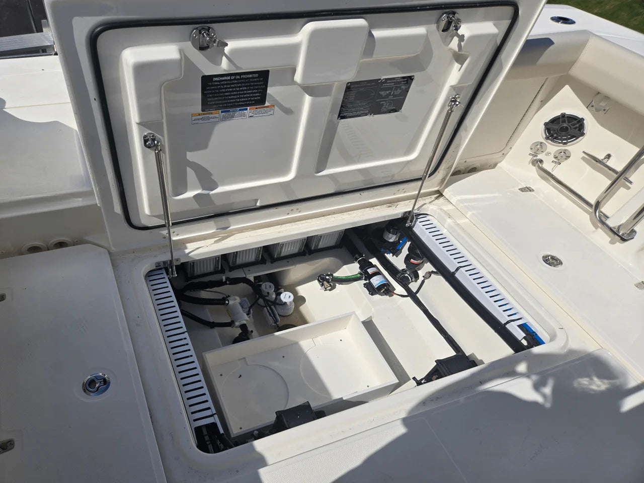 2025 Boston Whaler 330 Outrage 33.0 feet, Clearwater, Florida #6