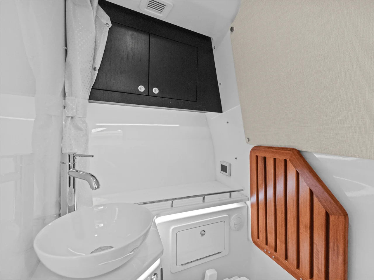 2025 Boston Whaler 380 Realm 38.0 feet, Clearwater, Florida #40