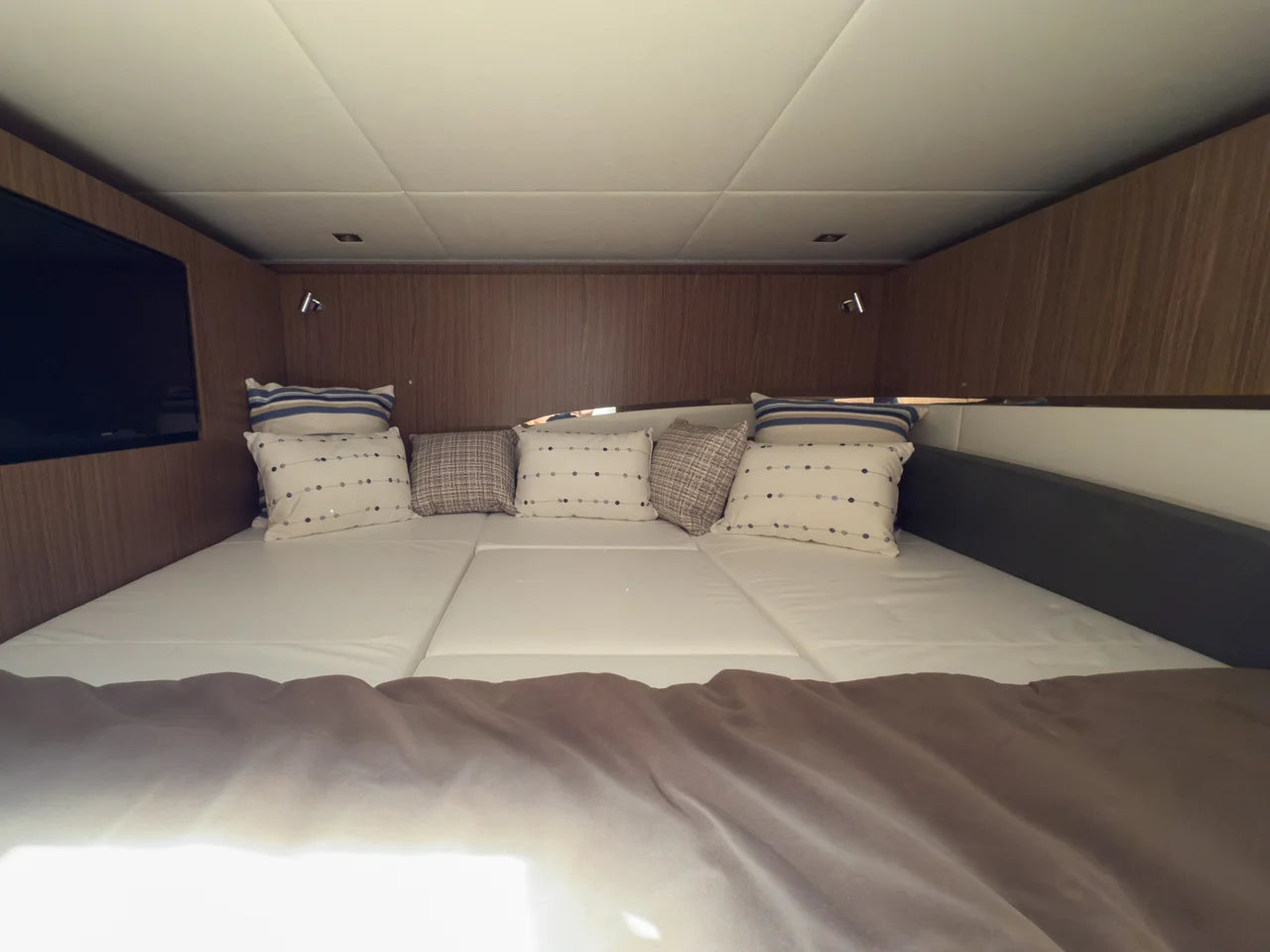 2026 Cruisers Yachts 50GLS OB 50.0 feet, Clearwater, Florida #33