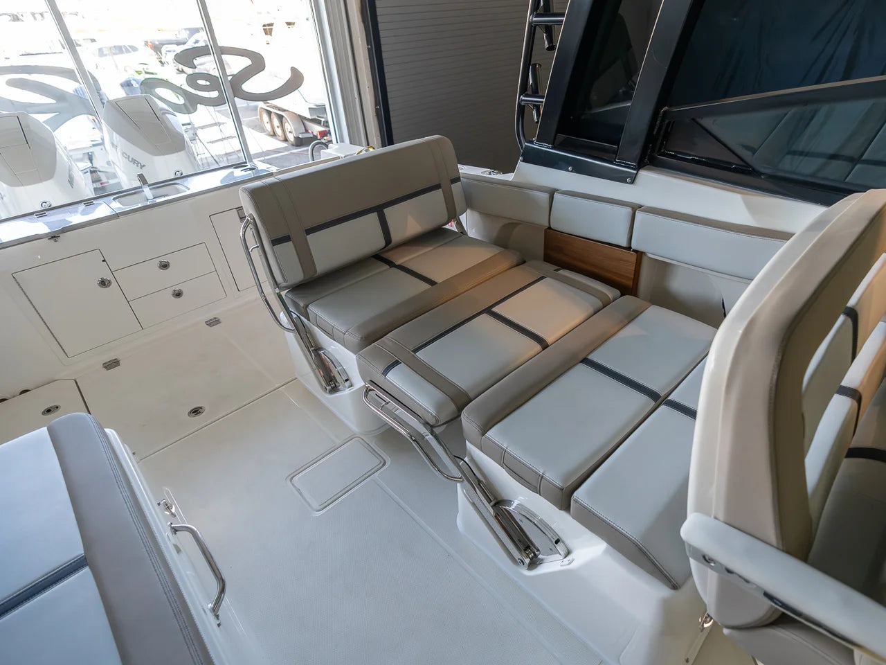 2026 Boston Whaler 330 Vantage 33.0 feet, Clearwater, Florida #54