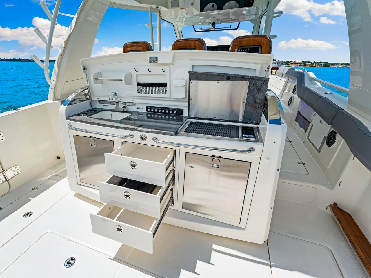 2025 Boston Whaler 420 Outrage 42.0 feet, Clearwater, Florida #52