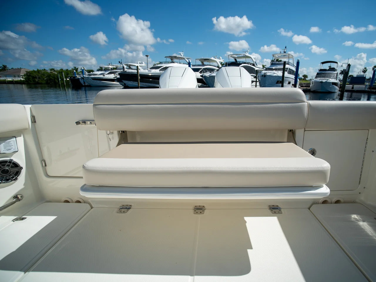 2026 Boston Whaler 330 Outrage 33.0 feet, Clearwater, Florida #8