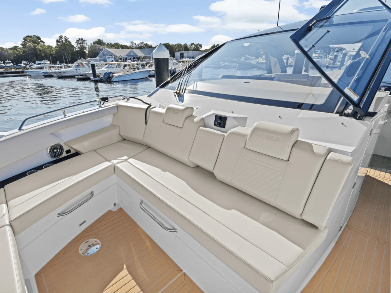 2025 Cruisers Yachts 42 GLS Outboard 42.0 feet, Clearwater, Florida #31