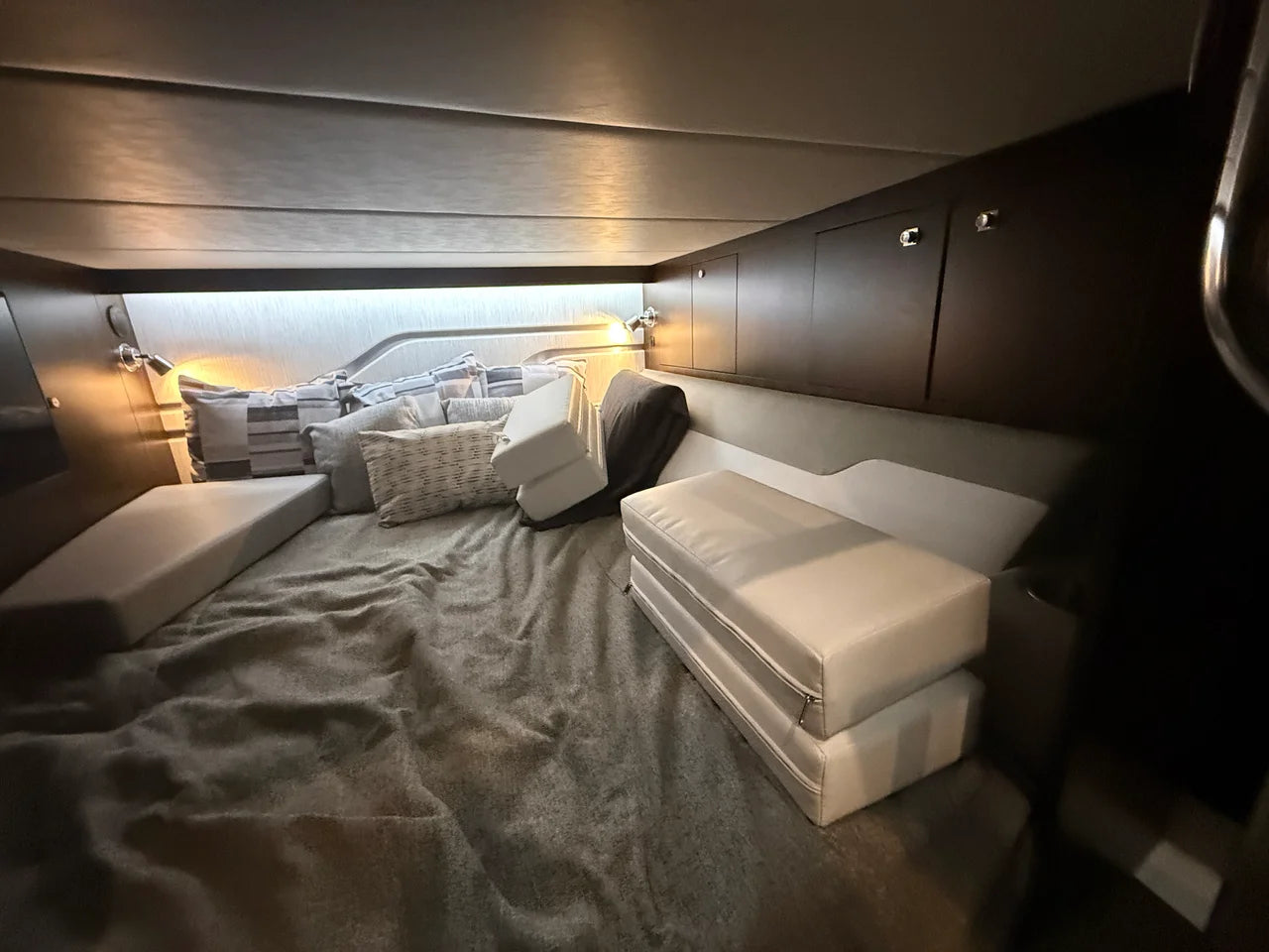 2027 Cruisers Yachts 42 GLS Outboard 42.0 feet, Clearwater, Florida #29