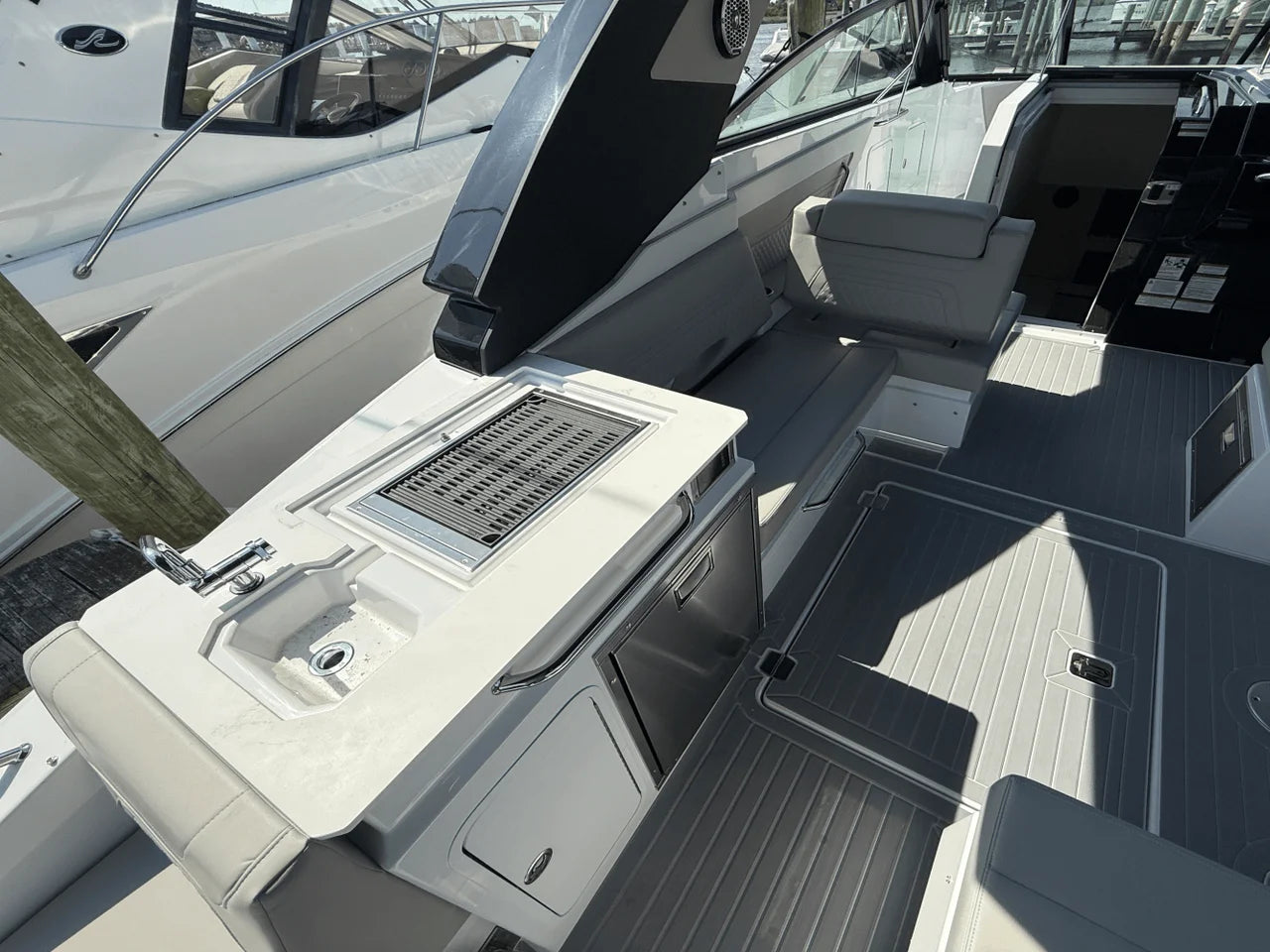 2026 Cruisers Yachts 34 GLS Outboard 34.0 feet, Clearwater, Florida #10