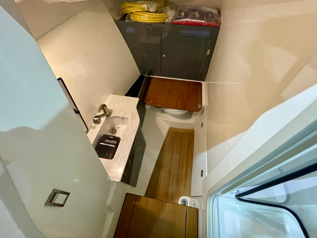 2026 Boston Whaler 330 Vantage 33.0 feet, Clearwater, Florida #17