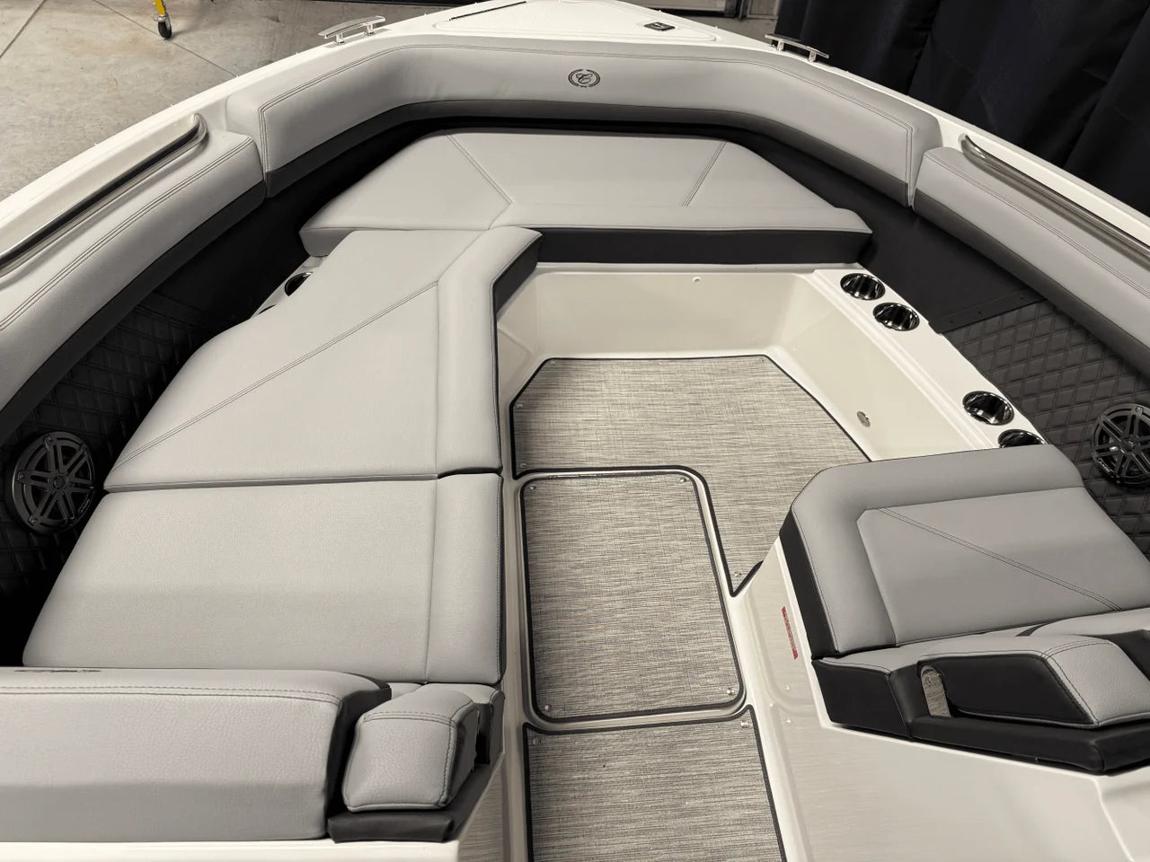 2025 Cobalt R8 Outboard 28.0 feet, Crosslake, MN #118