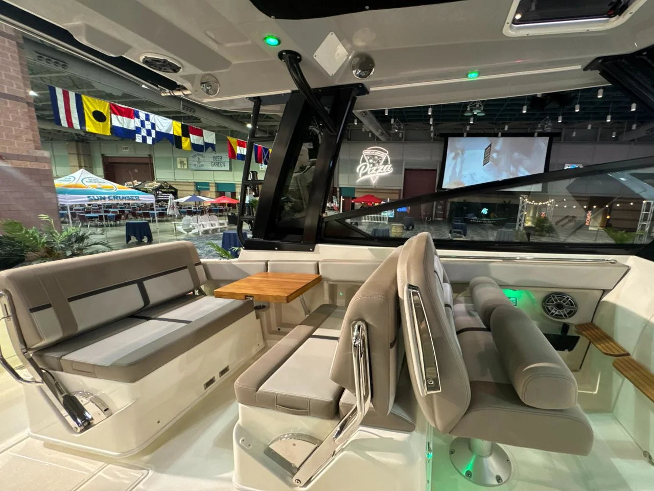 2025 Boston Whaler 330 Vantage 33.0 feet, Clearwater, Florida #14