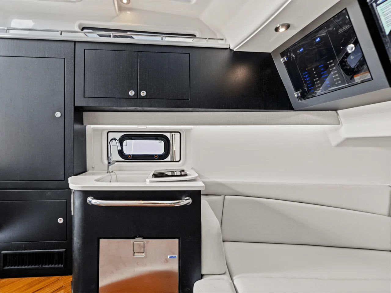 2025 Boston Whaler 380 Realm 38.0 feet, Clearwater, Florida #38