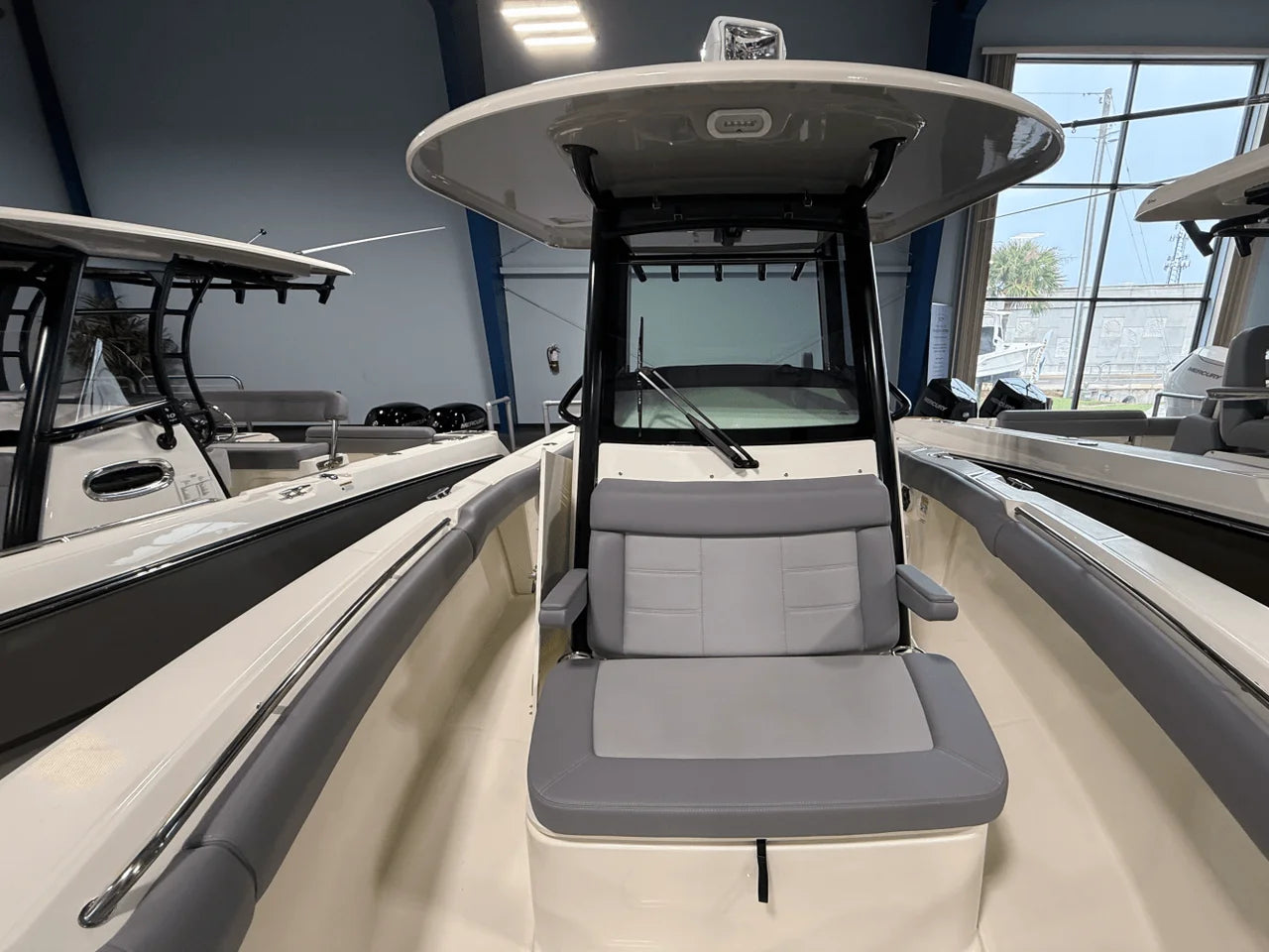 2026 Boston Whaler 250 Outrage 25.0 feet, Clearwater, Florida #12